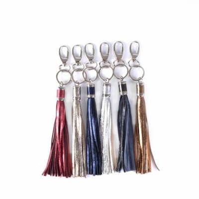 Leren-sleutelhanger-kwastje-metallic kleuren-leren-lak-sleutel-hangers-online-bestellen-kopen