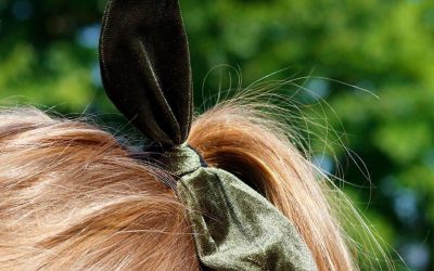 Haar elastiek Sweet Bow groen groene velourse velvet haarelastiek haarband konijnen oortjes musthave fashion haar accessoires haarbanden online haarbanden