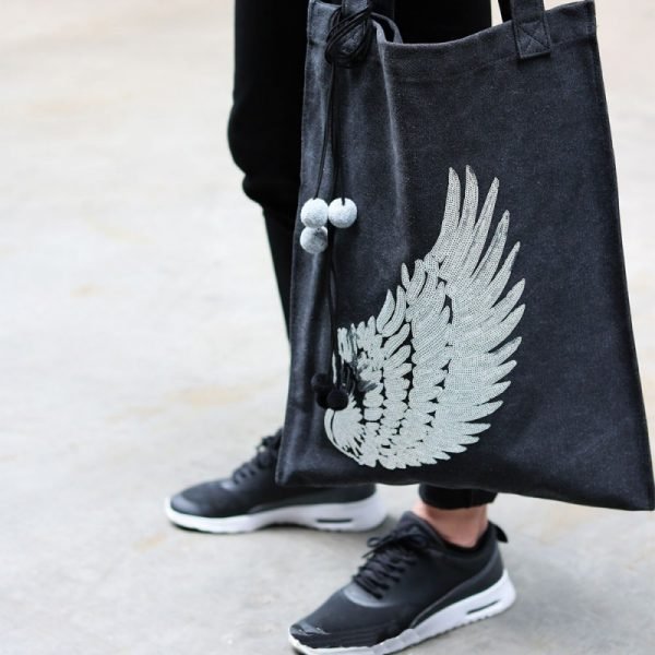 Shopper Glitter Wing zwart zwarte canvas tas tassen meiden zilveren vleugel detail musthave grote dames tassen online fashion kopen