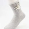 Sokken Pearl Flower grijs grijze korte dames sokken met witte grijze parel bloemen detail musthave fashion socks festival dames sokken strik
