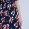 Jurk happy flowers blauw blauwe navy zomer korte jurken met bloemen print dames kleding omslagjurk midi dress-with-ruffle-detail-in-floral-print