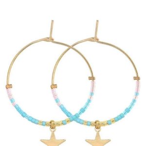 Oorbellen Stars & Beats Mint gouden ronde oorbellen met ster bedel en mint stenen trendy dames sieraden kopen