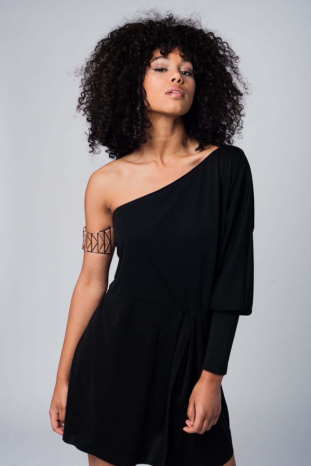 Wonderbaarlijk Zwarte Jurk One Shoulder| Hippe korte dames jurk met 1 lange mouw ND-15