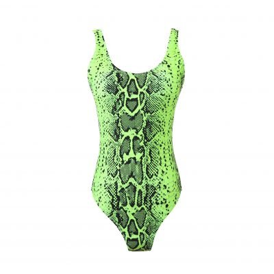 Badpak-Neon Snake Green groen groene slangeprint- nxt-lvl-badpakken dames laag uitgesneden zwart witte slangenprint musthave one piece kopen bestellen