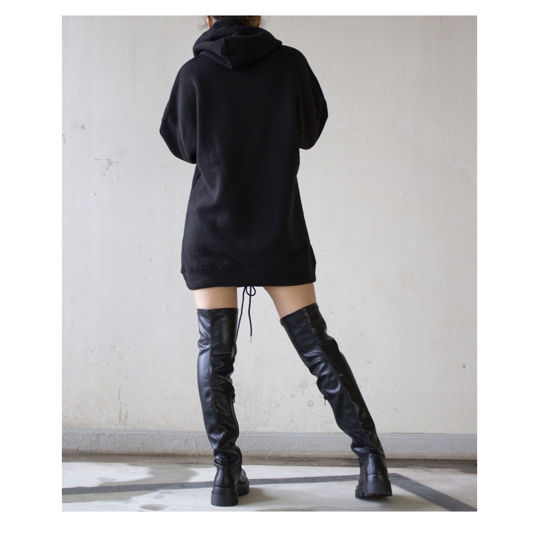 Zwarte-Sweaterdress-Capuchon-hoodie-jurk-zakken-lange-mouwen-warme-winter-jurken-lange-truien-kopen-bestellen-achter