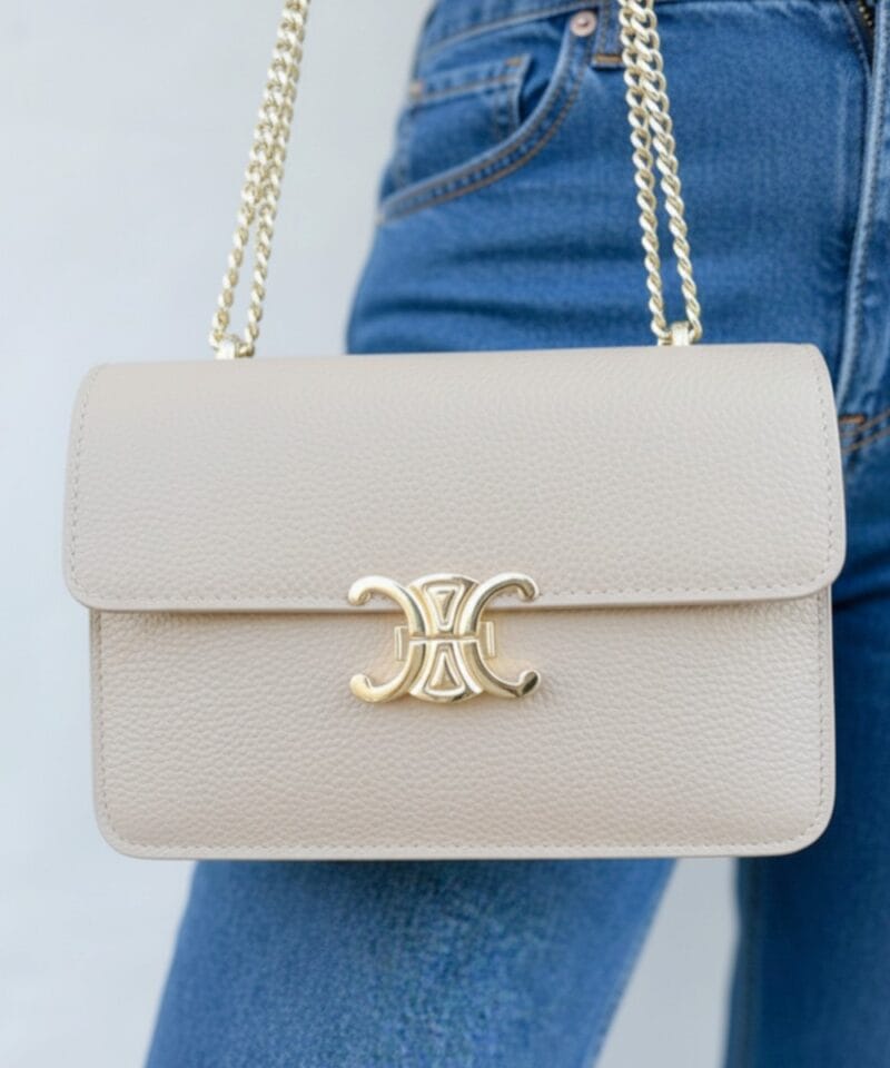 Beige Schoudertas Celia beige leren leer schoudertassen ketting hengsel gouden gesp kopen bestellen model 1