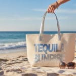 Beige Strandtas-Tequila-Sunrise-creme-beige-off-white-grote-strandtassen-met-zilver-zilveren-letters-en-handvat-beachbags-strandtas-zomer-tassen beach