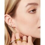 Gouden-Earcuff--Galactic-goud-dames-oorbellen-earcufs-oorpiercing-yehwang-rvs-kopen-bestellen-Piercing model