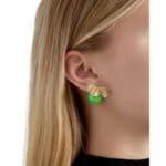 Gouden-RVS-Oorbellen-Strikjes-Studs-groen-oorbel-dames-sieraden-groen-parel-sluiting-kopen-bestellen model
