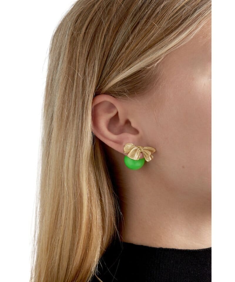 Gouden-RVS-Oorbellen-Strikjes-Studs-groen-oorbel-dames-sieraden-groen-parel-sluiting-kopen-bestellen model