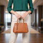 Leren Handtas Bonita licht cognac leren handtassen gouden details stevig italiaans leren tassen kopen bestellen model