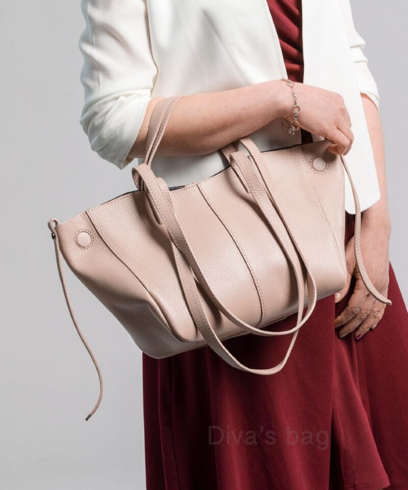 Leren Handtas Fiamma poeder roze ruime leren handtassen shoppers crossbodytassen leer leder kopen bestellen italiaans model