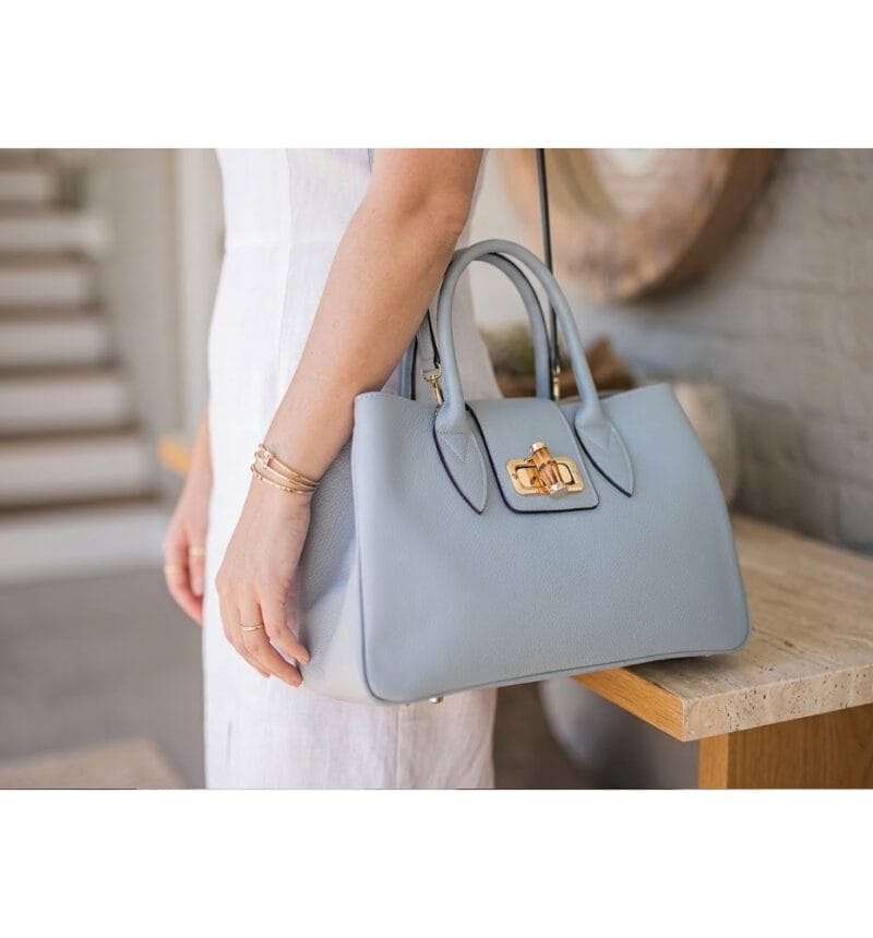 Leren Handtas Genevieve licht blauw blauwe leer Houten Draaislot ruime stevige tassen italiaans leder kopen bestellen kantoor model