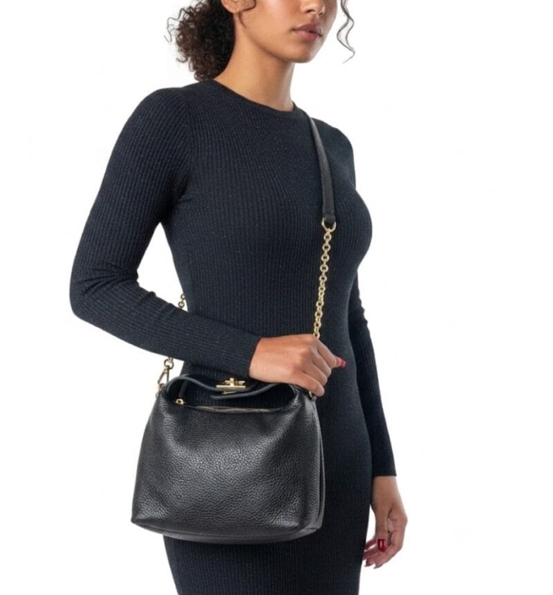 Leren Handtas Gouden Draaislot-zwart-zwarte-leder-schoudertassen-goud-beslag-luxe-leer-leder-dames-tassen-rond-kopen-bestellen-model