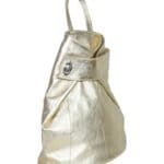 Leren Rugtas Stella Metallic XL goud gouden leer rugtassen handtassen schoudertassen zilver beslag trendy tassen kopen bestellen zij-Photoroom