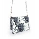 Leren-Schoudertas-Classic-snake-wit-witte-zwart-creme-leer-slangenprint-lederen-tasjes-lang-zilveren-ketting-hengsel-bags-achter