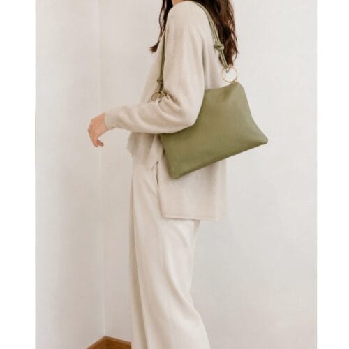Leren Schoudertas Creta gouden cirkels matchagroen leren schoudertassen chique trendy italiaans leder tassen model