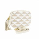 Leren Schoudertas Geweven Zigzag geweven print beige wit patroon unieke luxe leren tassen kopen bestellen kwastje tassle1