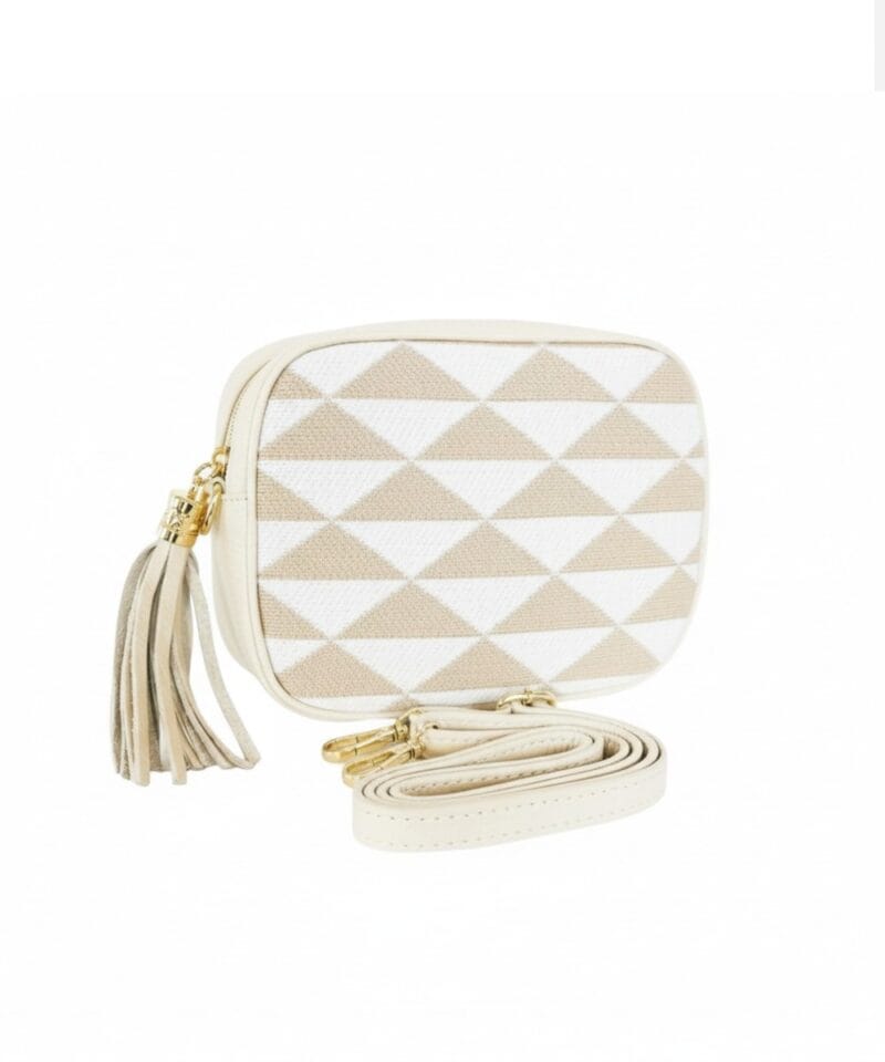 Leren Schoudertas Geweven Zigzag geweven print beige wit patroon unieke luxe leren tassen kopen bestellen kwastje tassle1