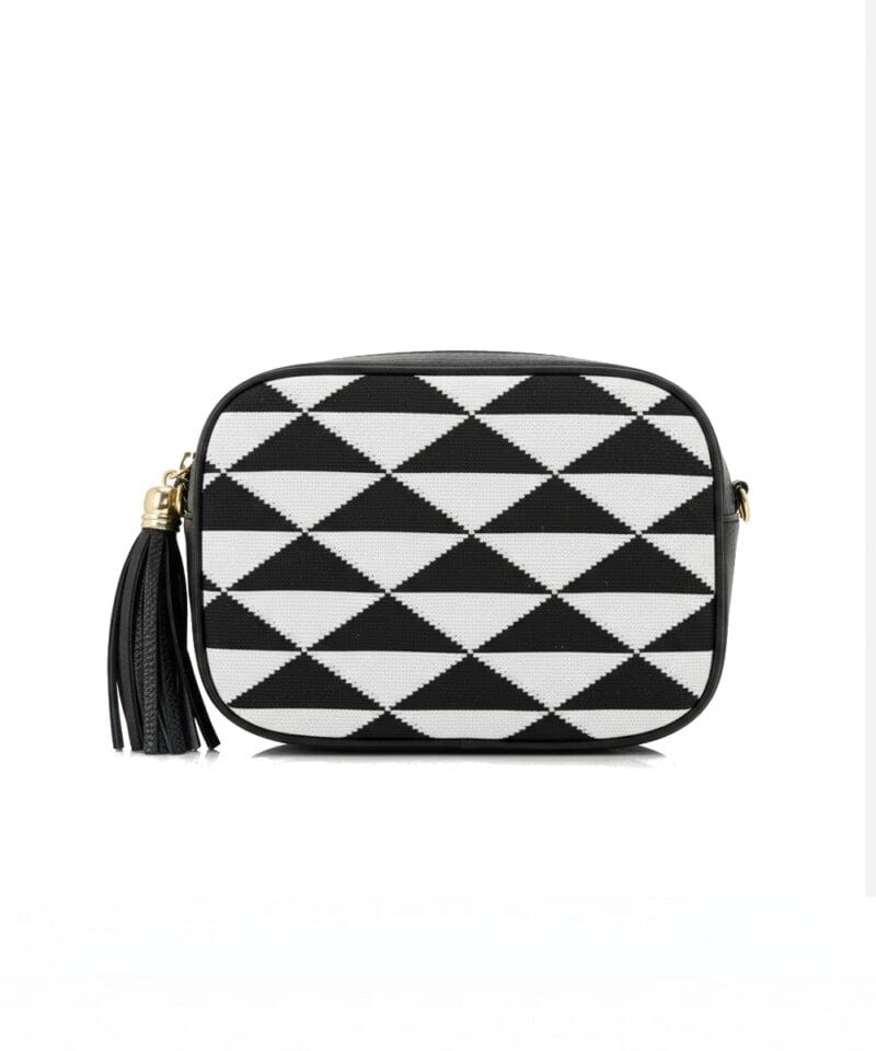 Leren Schoudertas Geweven Zigzag geweven print zwart wit patroon unieke luxe leren tassen kopen bestellen kwastje tassle1