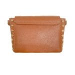 Leren-Schoudertas-My-Studs-cognac-tassen-gouden-studs-draaislot-stevige-trendy-dames-tassen-kopen-bestellen-achter