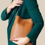Leren Schoudertas Sandra cognac bucketbag bucket tas schoudertassen leer classy tassen kopen bestellen luxe model