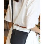 Leren Schoudertas Vera zwart zwarte schoudertassen leer leder italiaans zilver beslag trendy fashion bags kopen bestellen detail