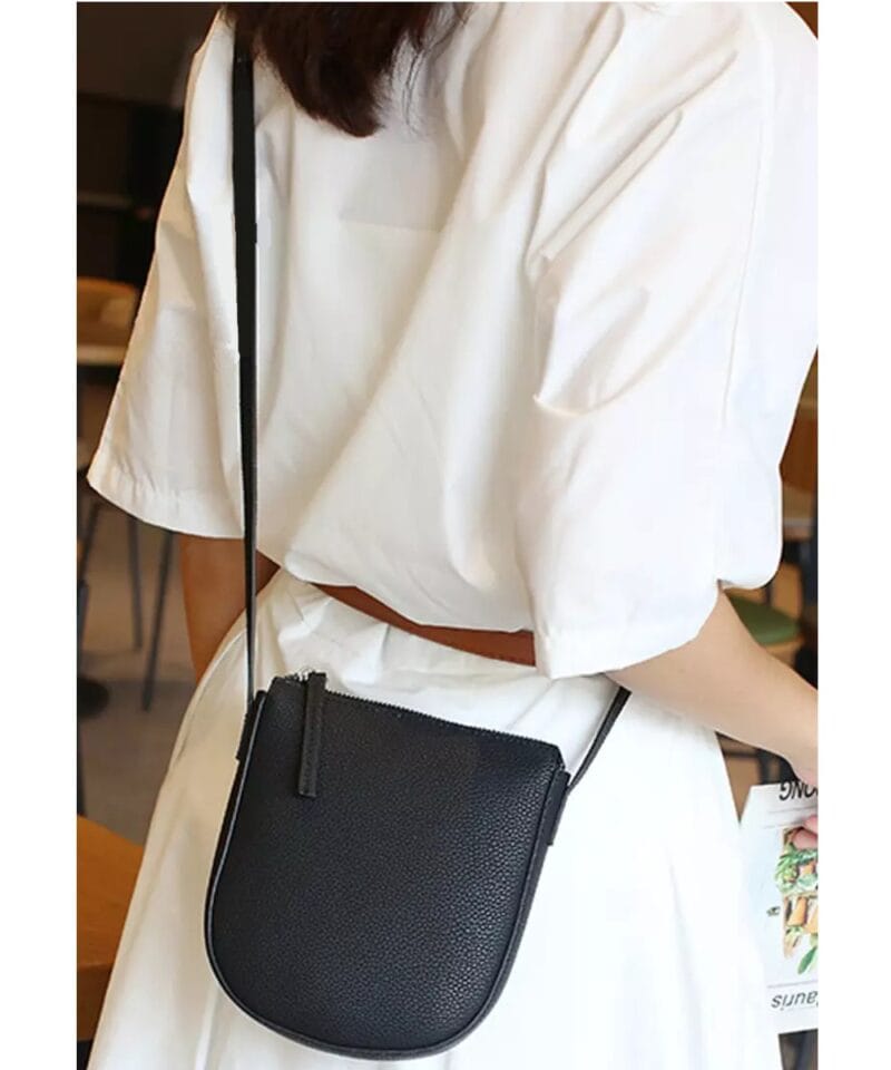Leren Schoudertas Vera zwart zwarte schoudertassen leer leder italiaans zilver beslag trendy fashion bags kopen bestellen detail
