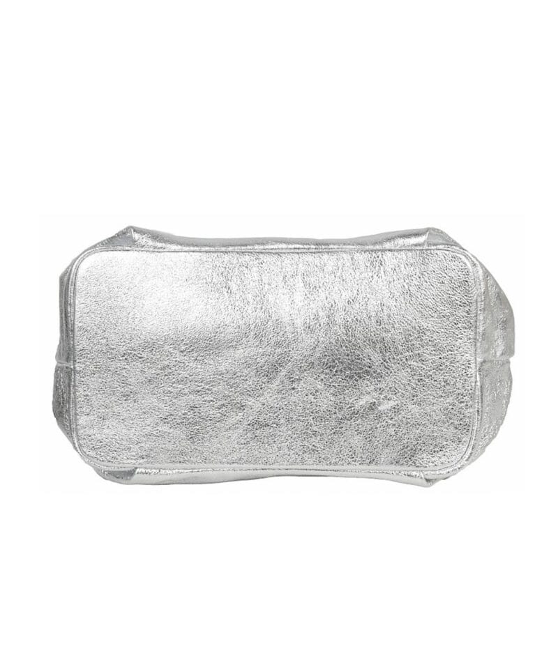 Metallic Leren Schoudertas Bonella zilver zilveren zacht leren schoudertassen met dubbel handvat unieke chique italiaans leren tassen kopen bestellen onderkant