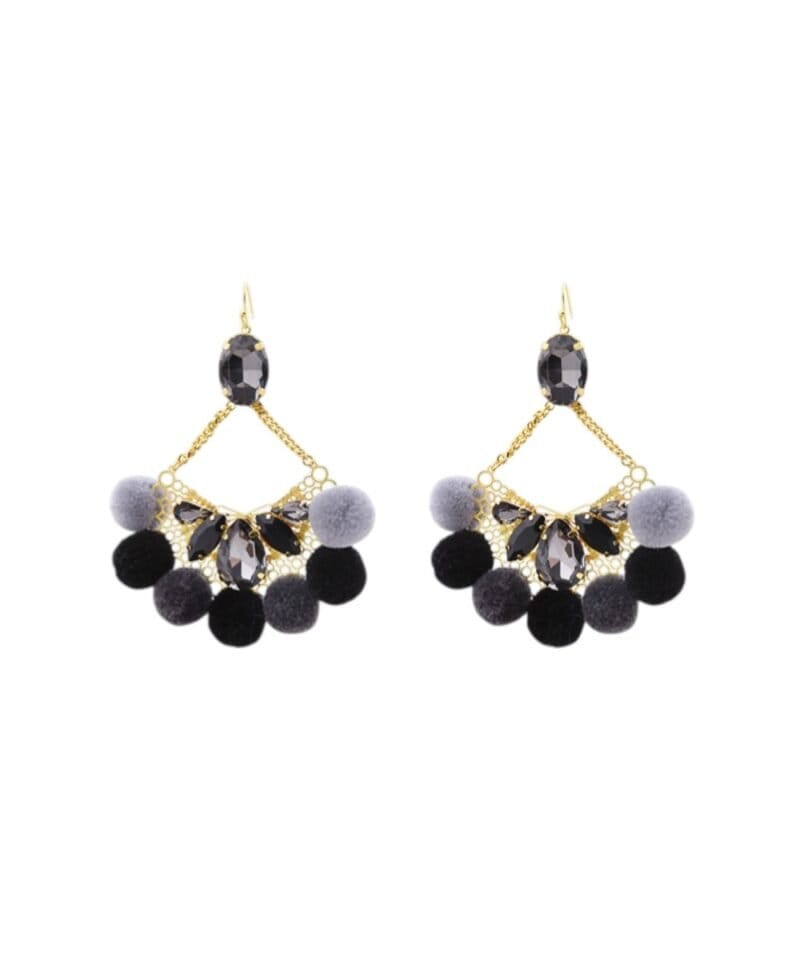Oorbellen-Pompon-Glam-zwart-zwarte-statement-oorbellen-met-stenen-wollen-bolletjes-yehwang-sieraden-kopen-bestellen-Photoroom