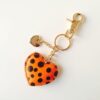 Oranje Sleutelhanger Hartjes Goud Leren-sleutelhanger-hartjes-oranje-met-zwarte-stippen-zwarte-koeienhuid-leder-gouden-sleutel-hangers-online-bestellen-sinterklaas-suprise-kerst