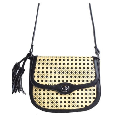 Rattan Schoudertas Kwastjes -zwart-zwarte-schoudertassen-rieten-gevlochten-detail-kwastjes-fashion-bags-trendy-tassen-tas-kopen-bestellen-