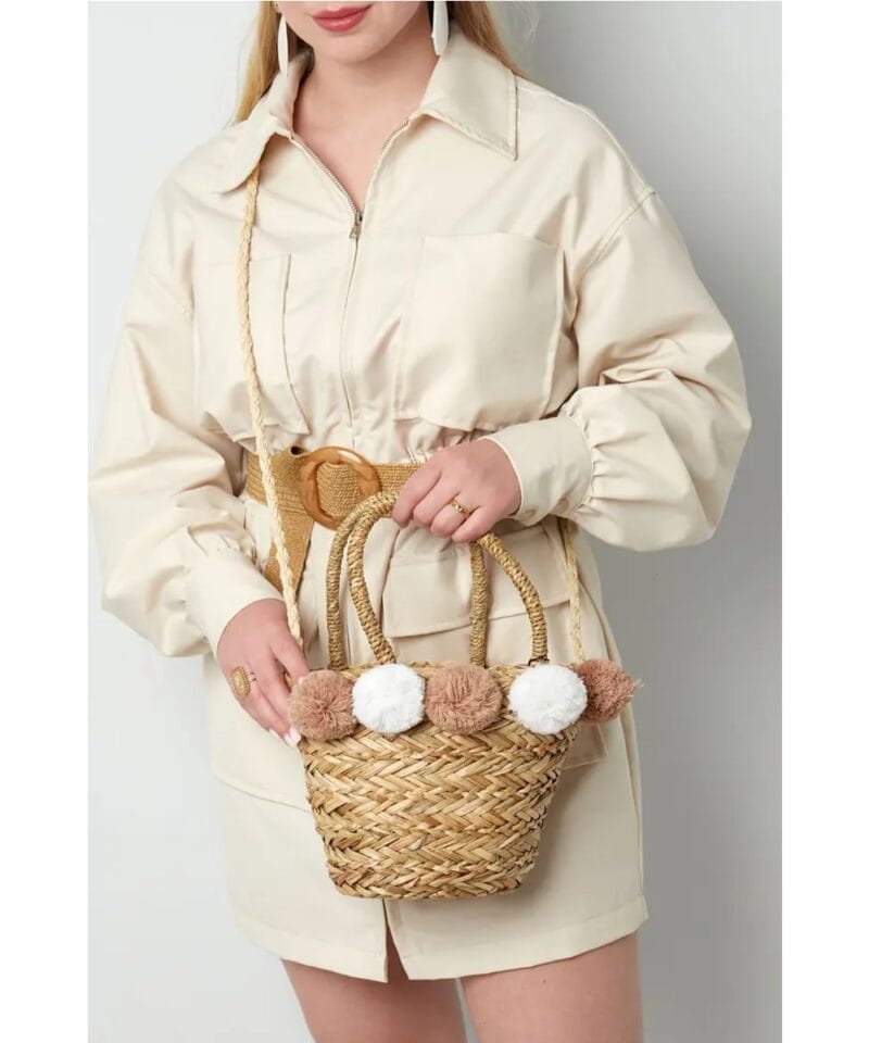 Rieten Handtas Pompoms beige witte bolletjes-rieten-riet-hantassen-beige-en-witte-bolletjes-lang-hengsels-strandtassen-kopen-bestellen-model