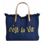 Strandtas-cest-la-vie-kobalt-blauw -Canvas-strandtassen-met-tekst-leren-bandjes-trendy-zomer-bags-beachbags-kopen-bestellen