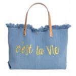Strandtas-cest-la-vie-licht-blauw -Canvas-strandtassen-met-tekst-leren-bandjes-trendy-zomer-bags-beachbags-kopen-bestellen