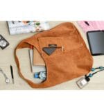 Suede Handtas Monica cognac camel leren boho tassen trendy shoppers kopen bestellen online hobo bags detail