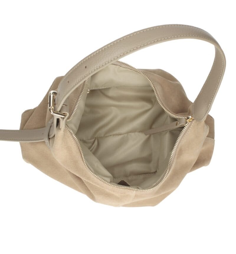 Suede Schoudertas Ofelia taupe ruime schoudertas leren hengsel trendy italiaans leer tassen kopen bestellen open