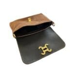 Suede Schoudertas taupe gouden sierslot suede schoudertasjes kopen bestellen draaislot open