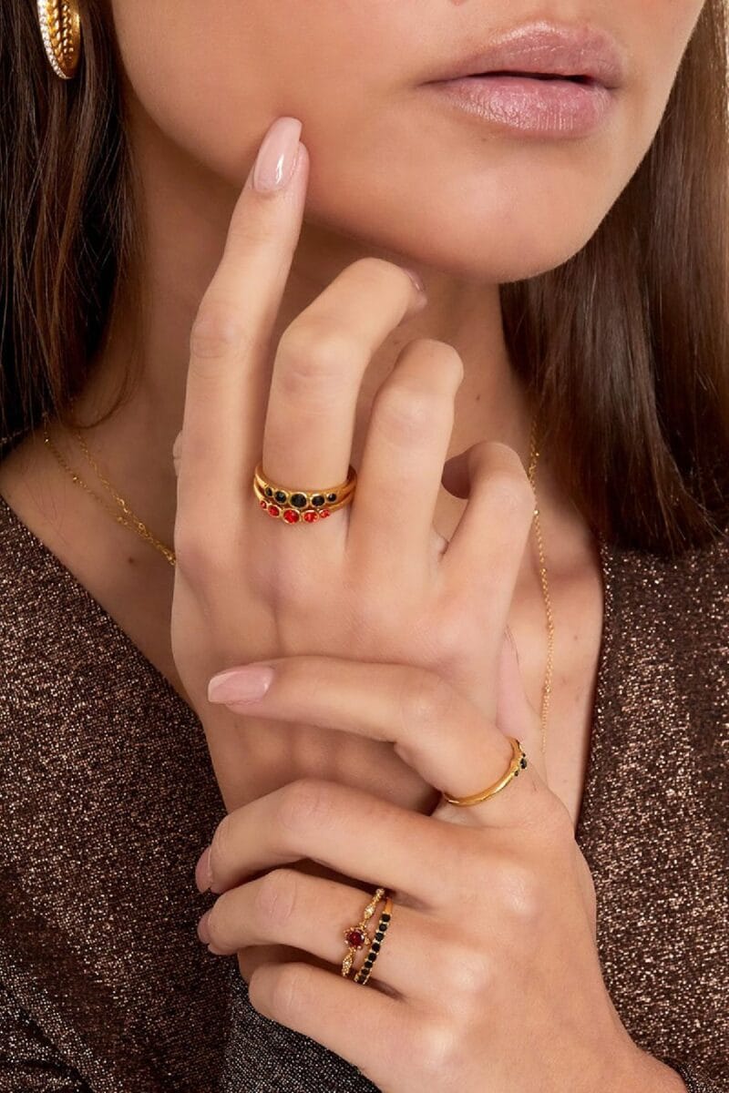 gouden RVS Ring rode Zirkonia goud dames ringen zwarte steentjes sieraden yehwang kopen bestellen model 2
