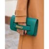 pavone Leren Schoudertas Gold Chain petrol leren schoudertassen clutches gouden details kettinghengsel italiaans leder model