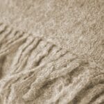 Beige Winter Sjaal Whispers beige sjaal uni kleurige sjaals trendy warme dames sjaals kopen bestellen detail