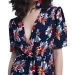 Blauwe Jurk Happy Flowers trendy dames jurken blauwe bloemenprint v hals mini fashion jurken kopen bestellen model 1-Photoroom