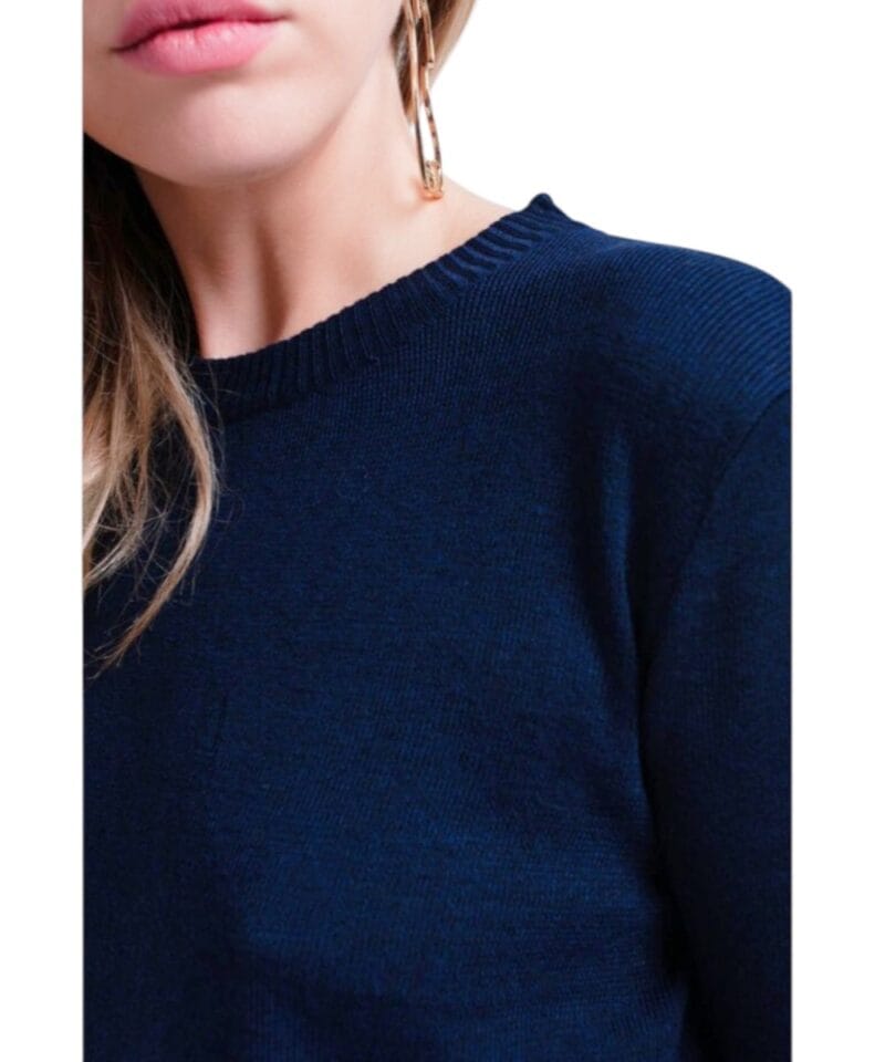 Blauwe-Sweater-Hemd-donker-blauwe-dames-truien-met-gestreept-hemd-detail-onder-trui-sweater-winter-kleding-werk-online-fashion-kopen-online-1-768x922-Photoroom