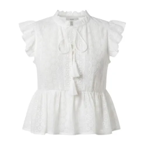 Broderie-Top-Sara-wit-witte-dames-ibiza-boho-peplum-korte-mouwen-zomer-kanten-tops-topjes-bestellen-festival--Photoroom
