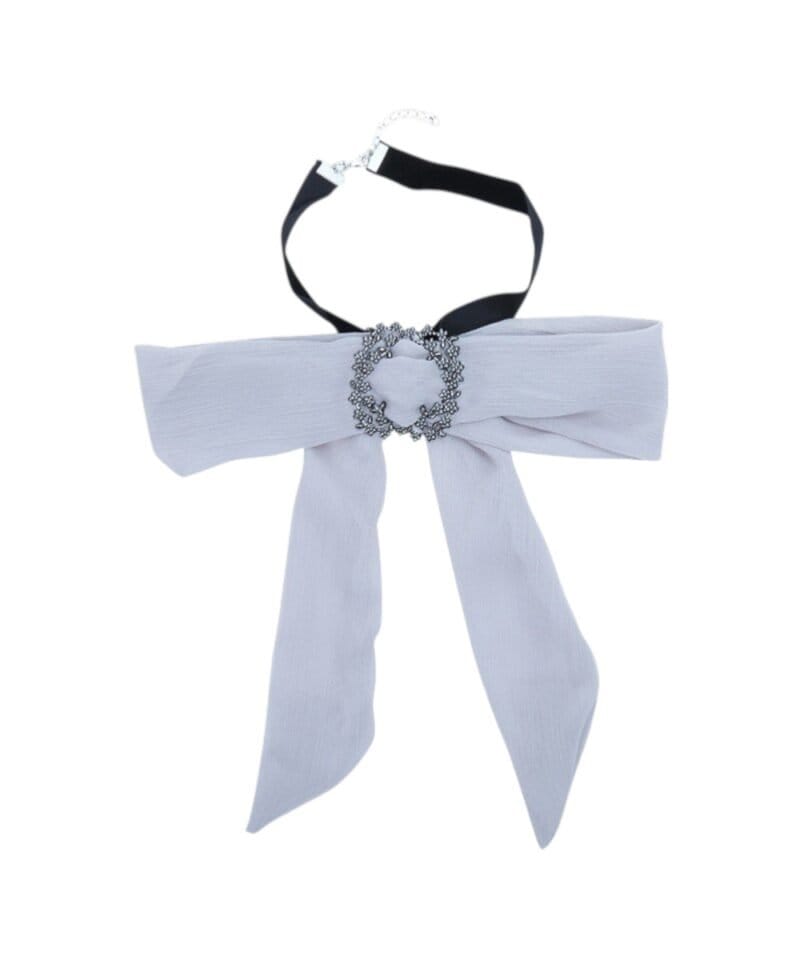 Choker-Bow-Tie-Jewel-grijs-grijze-dames-stropdas-strik-look-a-like-Web-bow-brooch-zilveren-broche-musthave-fashion-items-online-Photoroom