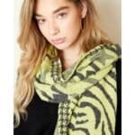 Gele Combi Print Wintersjaal geel zwarte tijger print winter sjaals omslagdoeken yehwang kopen bestellen details1