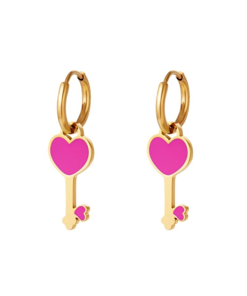 Gouden RVS Oorbel Pink Heartkey roze -gouden-oorbellen-met-fuchsia-hartje-fashion-sieraden-kopen-bestellen--Photoroom