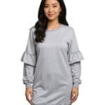 Grijze-Sweater-Jurk-Emalie-grijze-wollen-dikke-jurk-lange-mouwen-dress-dames-kleding-mode-musthaves-online model-Photoroom