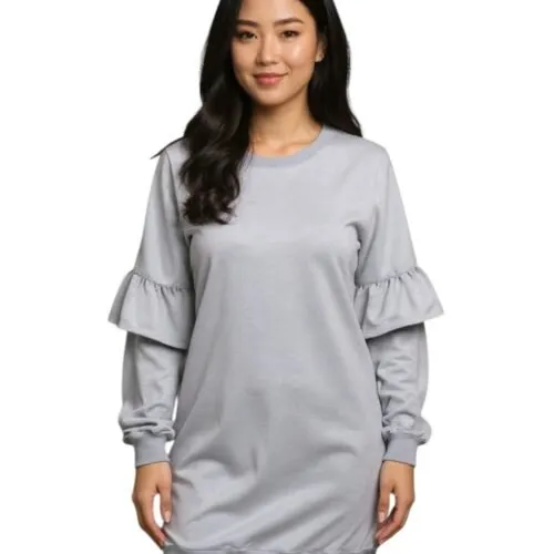Grijze-Sweater-Jurk-Emalie-grijze-wollen-dikke-jurk-lange-mouwen-dress-dames-kleding-mode-musthaves-online model-Photoroom