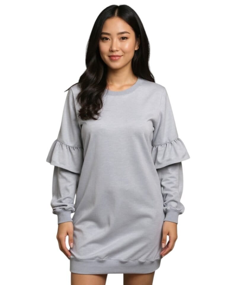 Grijze-Sweater-Jurk-Emalie-grijze-wollen-dikke-jurk-lange-mouwen-dress-dames-kleding-mode-musthaves-online model-Photoroom